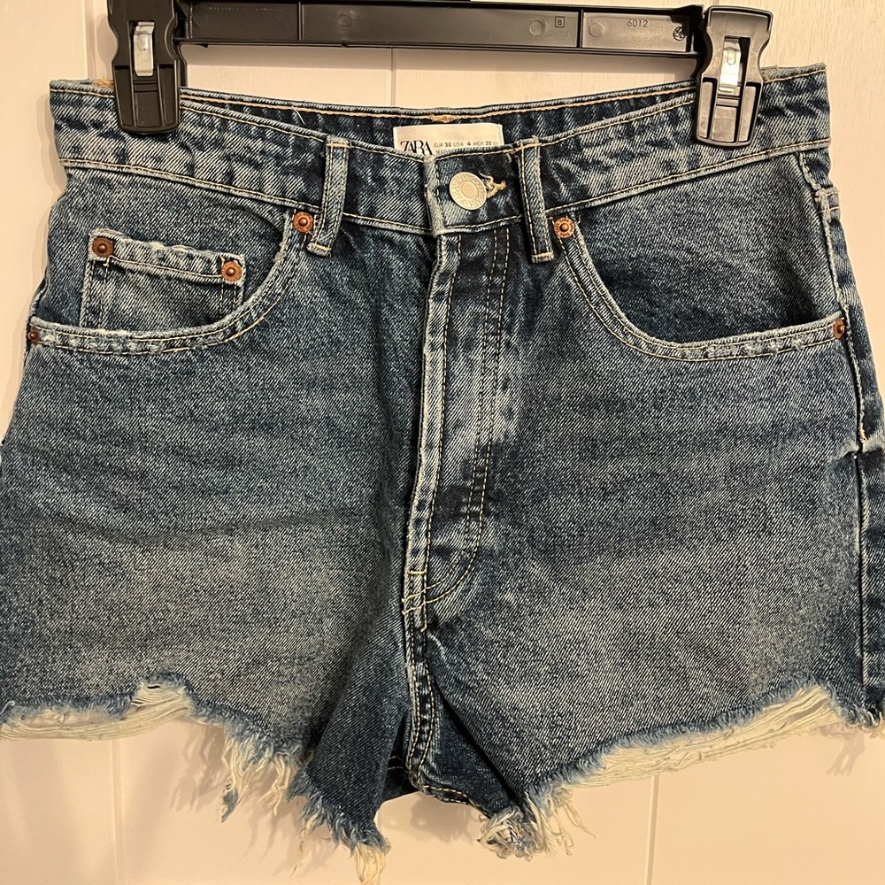 Zara medium wash distressed denim jean short